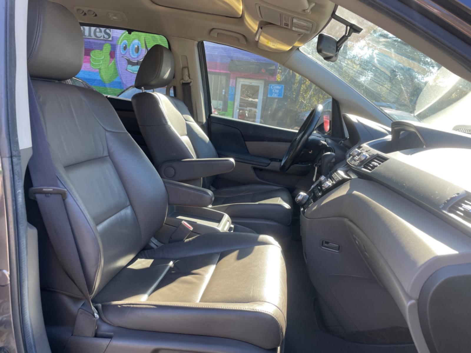 2013 GRAY HONDA ODYSSEY TOURING (5FNRL5H91DB) with an 3.5L engine, Automatic transmission, located at 5103 Dorchester Rd., Charleston, SC, 29418-5607, (843) 767-1122, 36.245171, -115.228050 - Photo #9